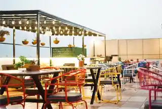 Rustomjee Urbania Azziano Cafe